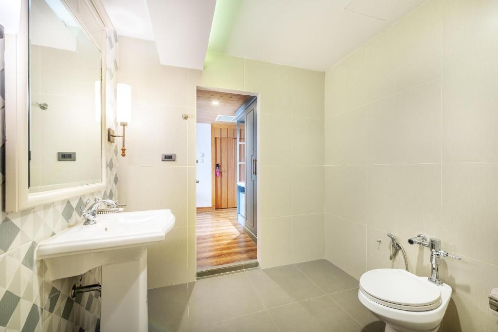 GRAND, FAMILY SUITE
