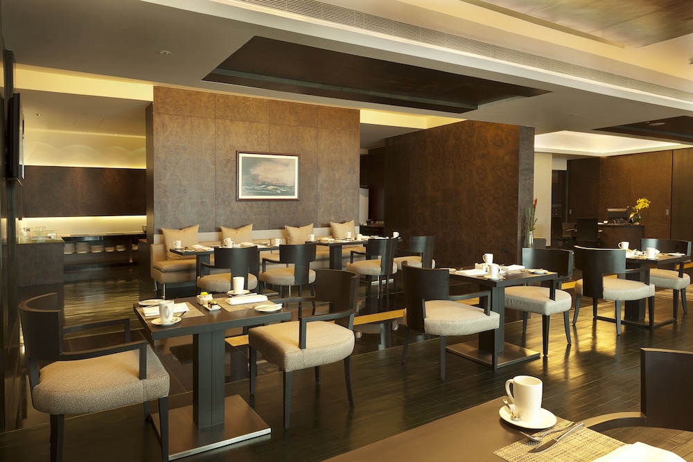 Gokulam Grand Hotel Spa 60/75