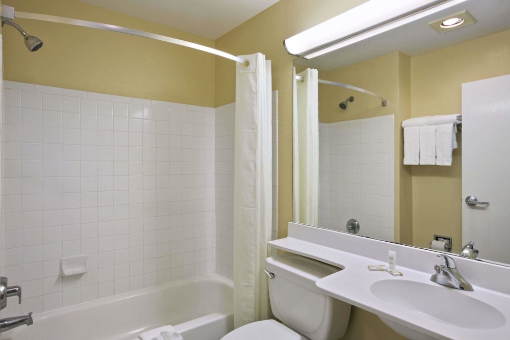 Microtel Inn and Suites by Wyndham Baton Rouge 5/13