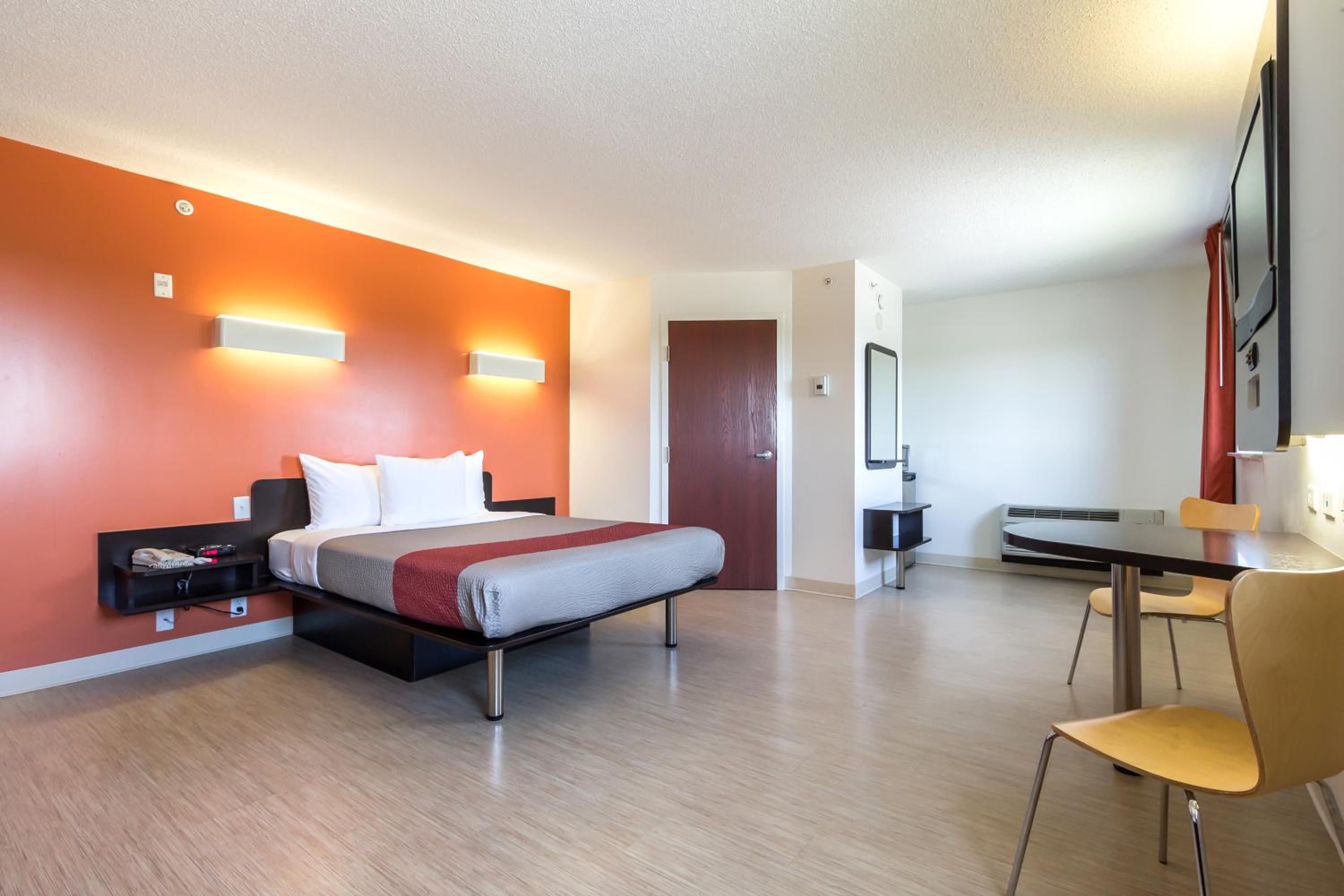 DELUXE, DOUBLE BED