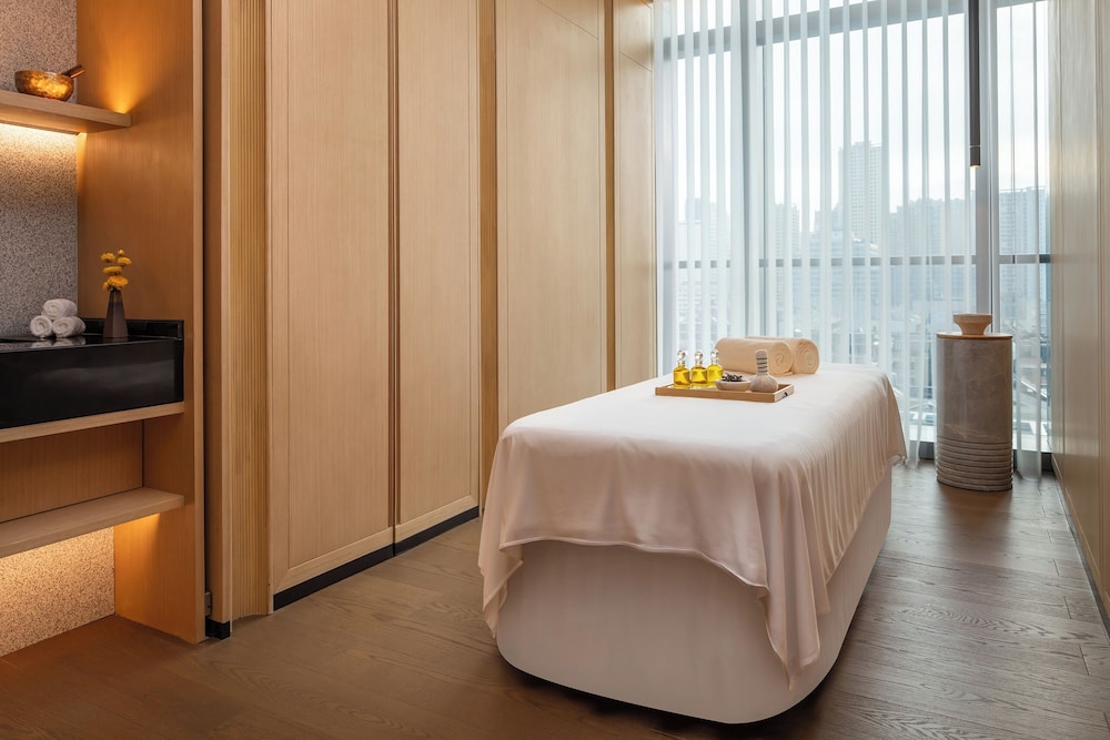 Grand Hyatt Kunming 50/50