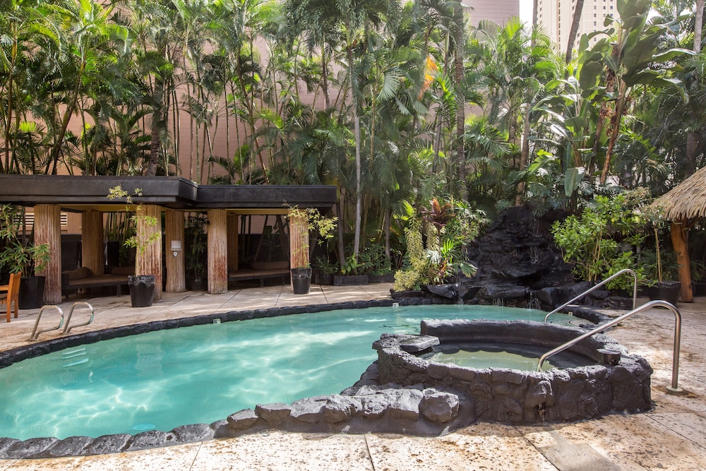 Castle Bamboo Waikiki 65/73