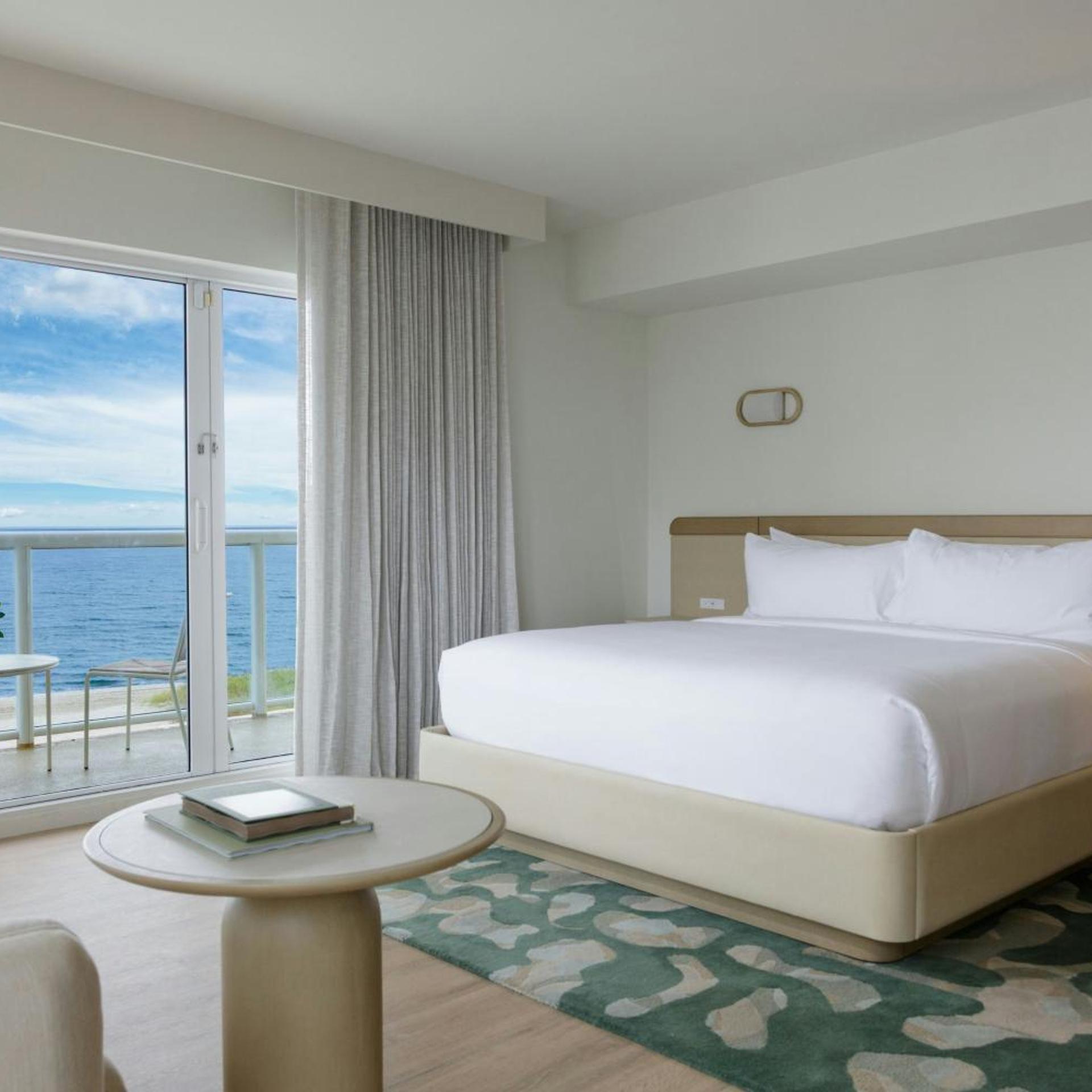 Guest Room, King Bed, Ocean Front, Balcony, Large, Corner
