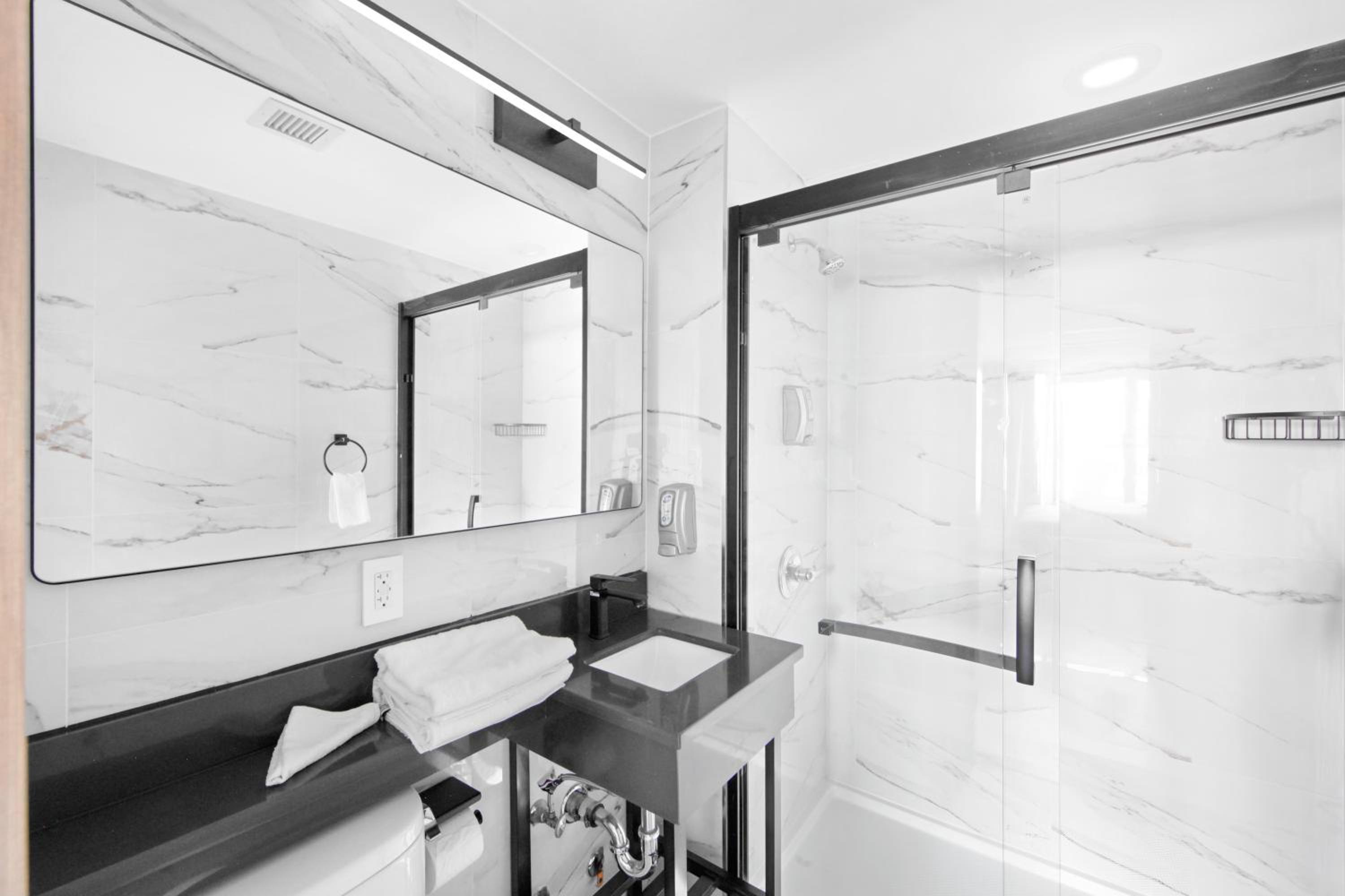 Tremont Hotel Bronx 49/50