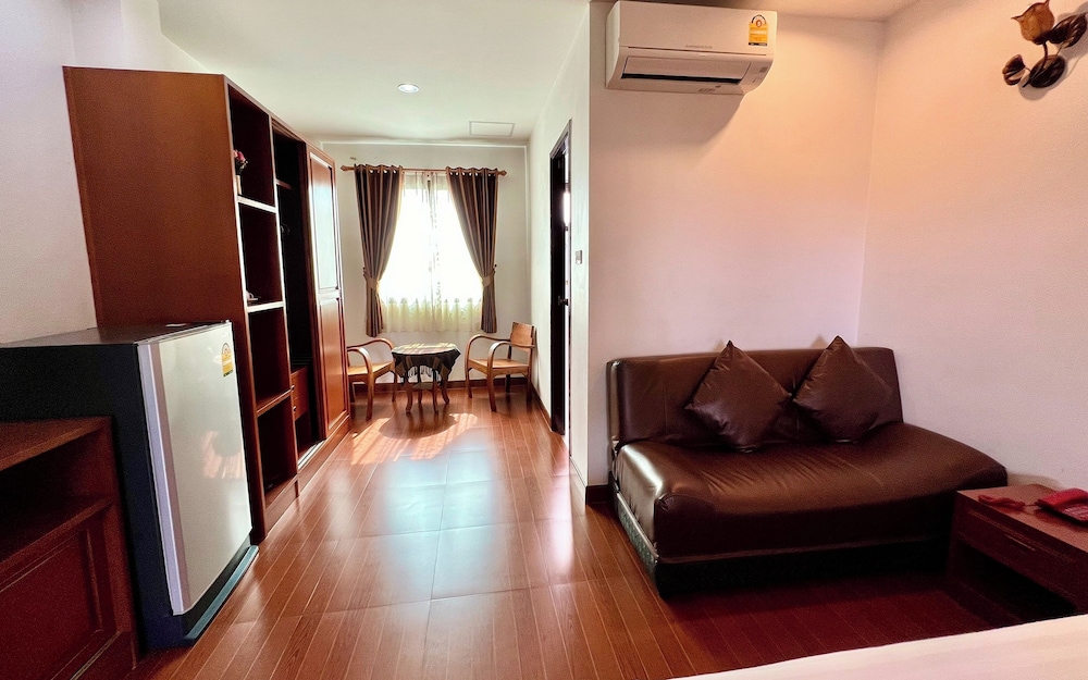 Sawadeelanna Hotel 50/63