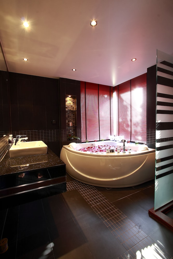 Absolute Bangla Suites 34/50