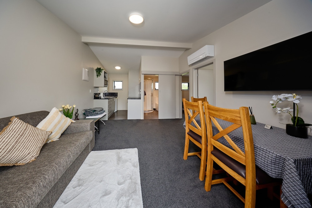 Willowbank Motel 33/51