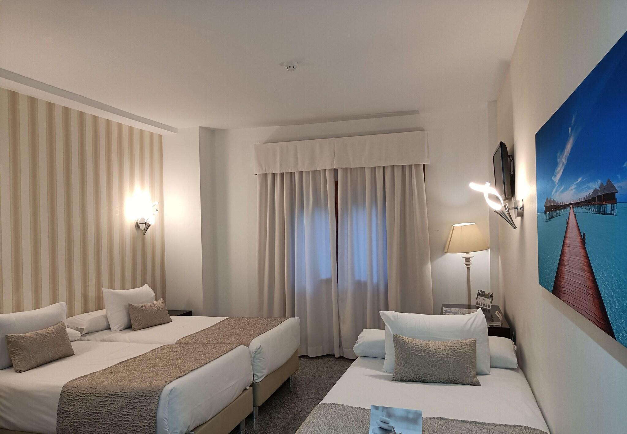 غرفة قياسية ثلاثية، Hotel Plaza del Castillo 2/5