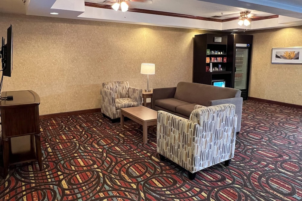 Quality Suites Midland North Loop 250 8/63