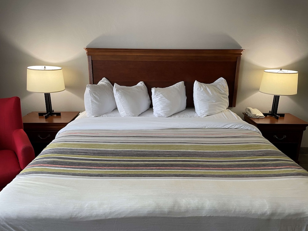 Country Inn & Suites By Radisson, Appleton North, WI 5/35