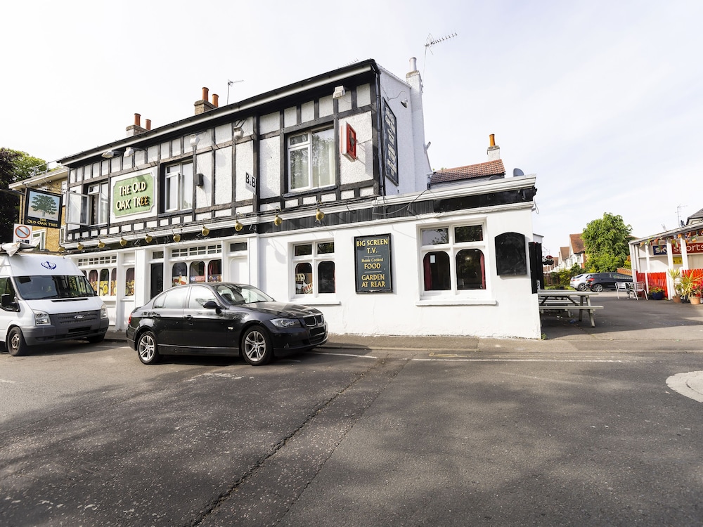 OYO Old Oak Tree Inn 33/37