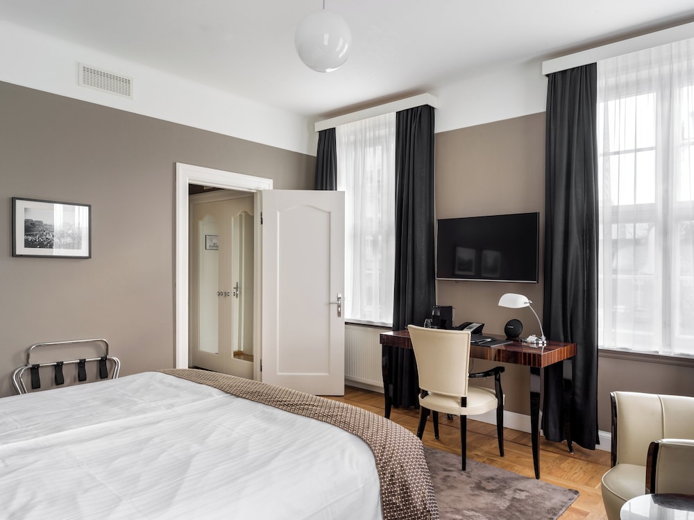 SUPERIOR, KING BED