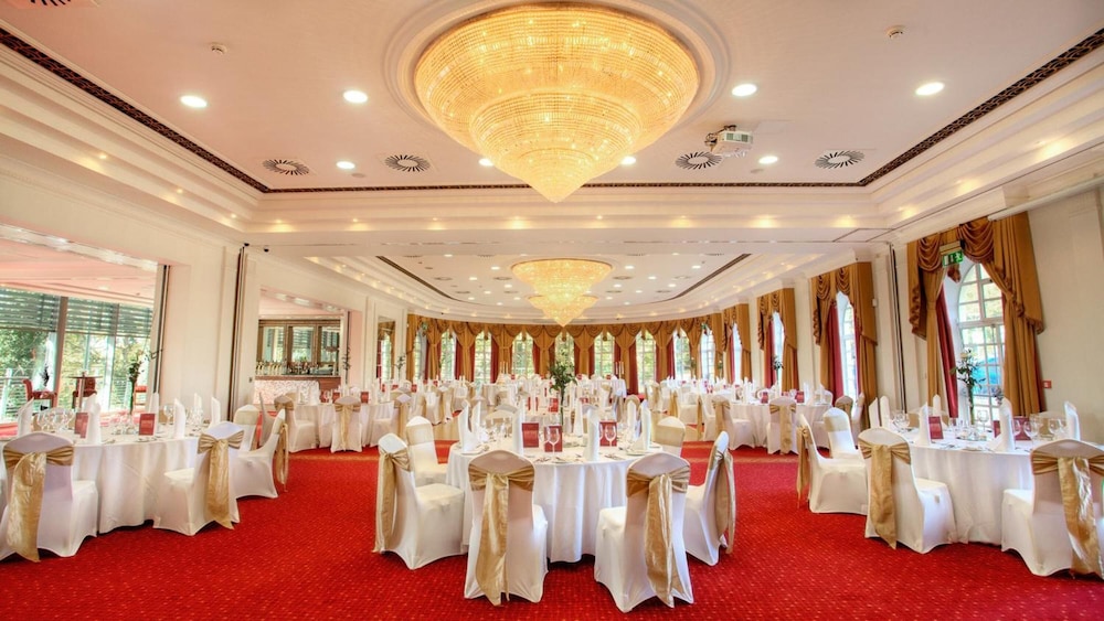 The Lucan Spa Hotel 58/65