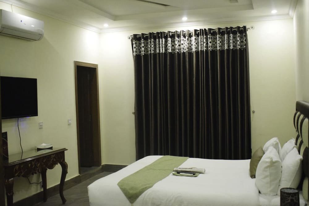Grand Millennium Hotel Lahore (Local) 19/41