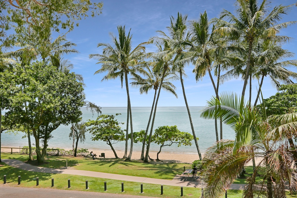 Alassio Palm Cove 20/31