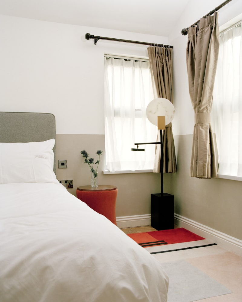 Trueman Court Luxury Serviced Apartments 26/55