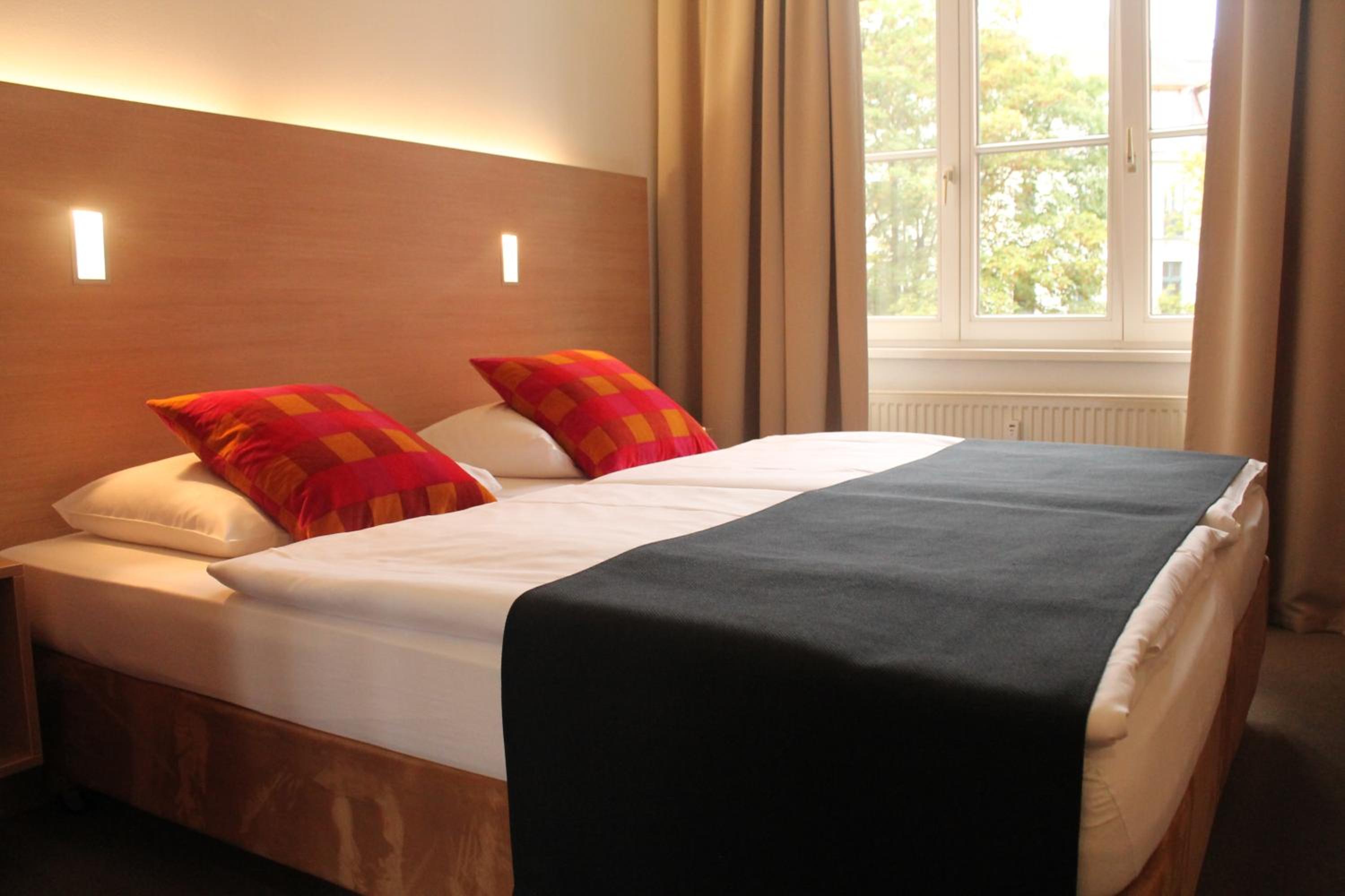 Hotel 38 16/49