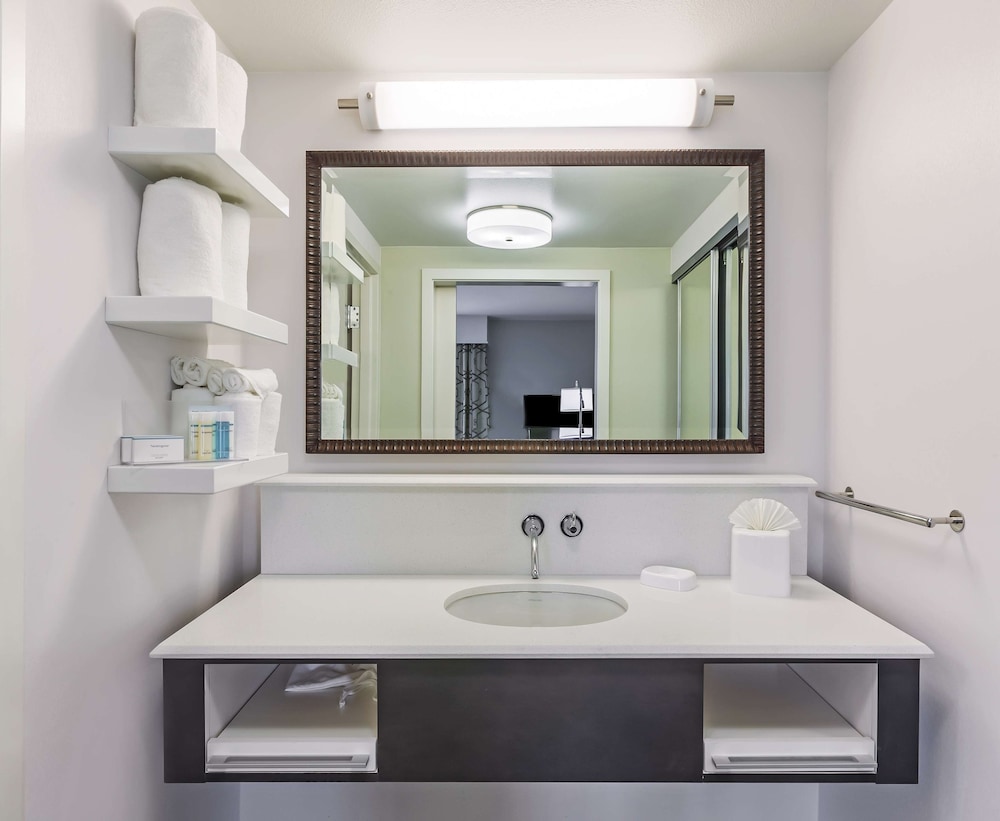 Hampton Inn & Suites Houston I-10 West Park Row 8/42