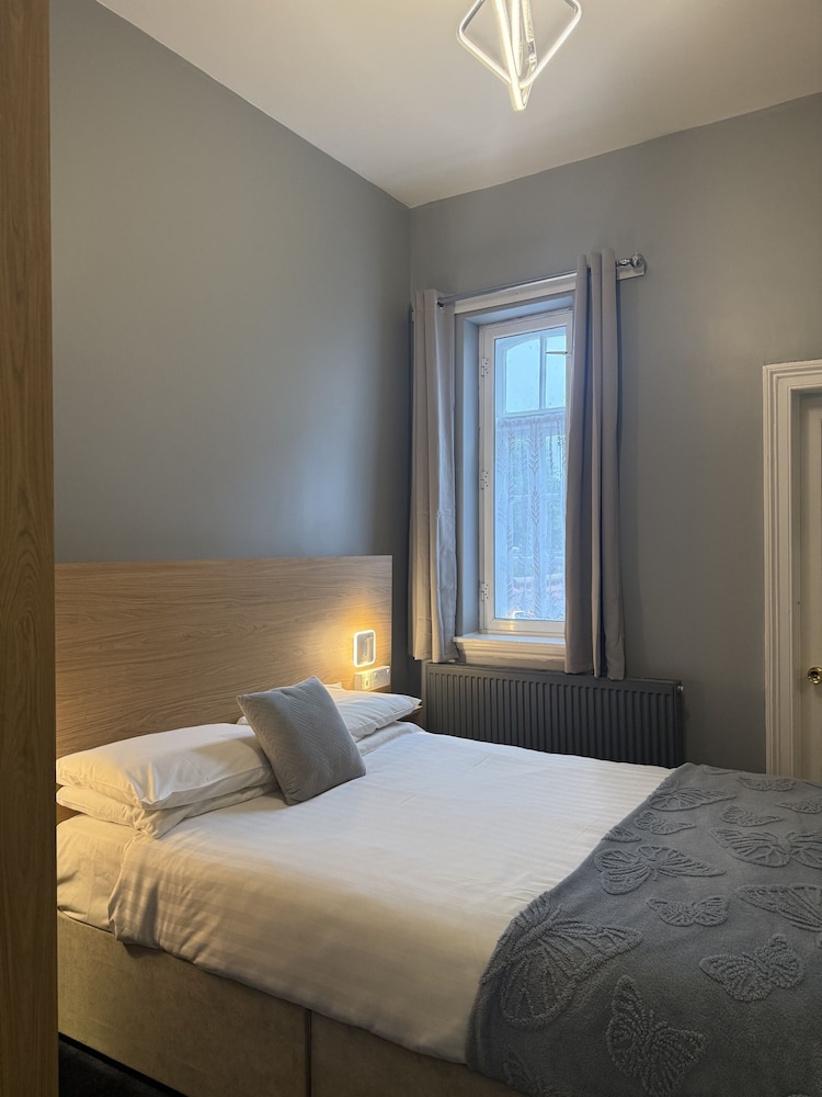 OYO Diamonds Inn 29/70