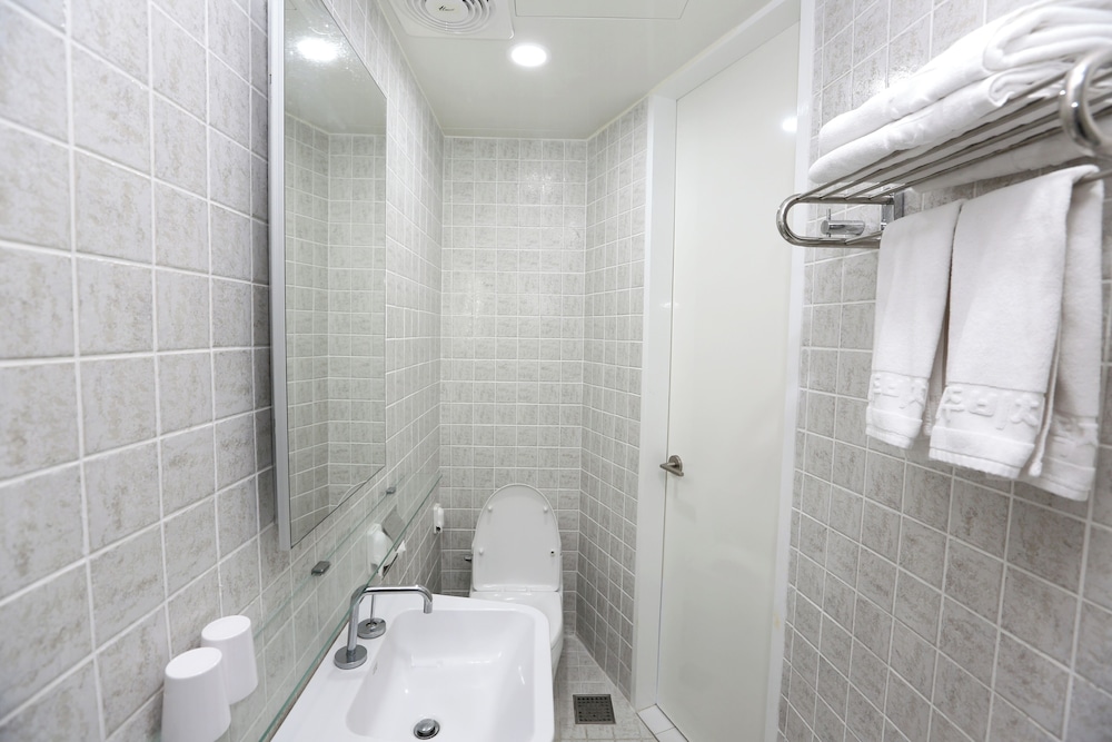غرفة قياسية بسرير مزدوج، Hamdeok Beach Stay Jeju 5/6