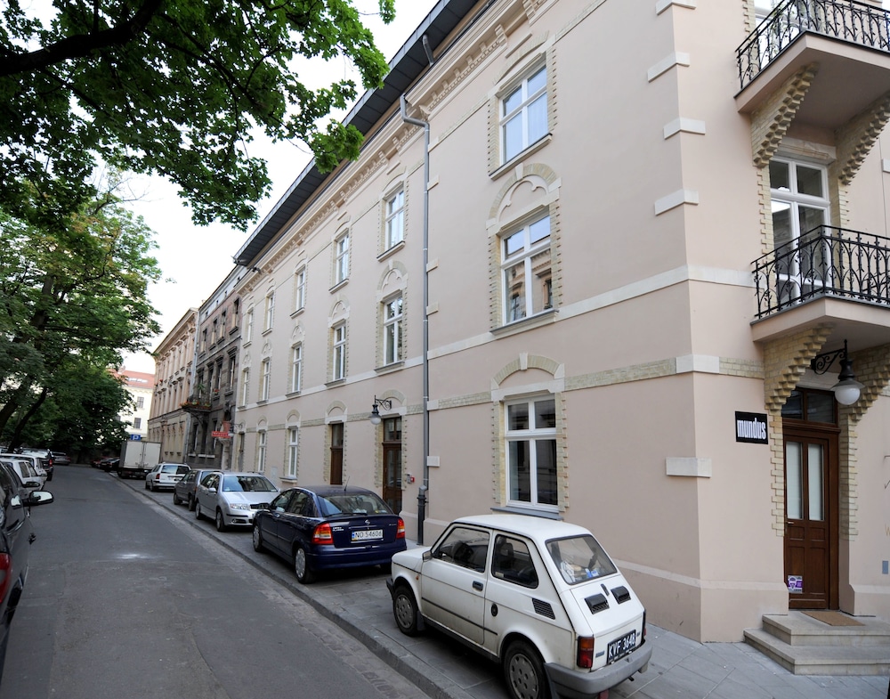 CRYSTAL SUITES OLD TOWN 62/68