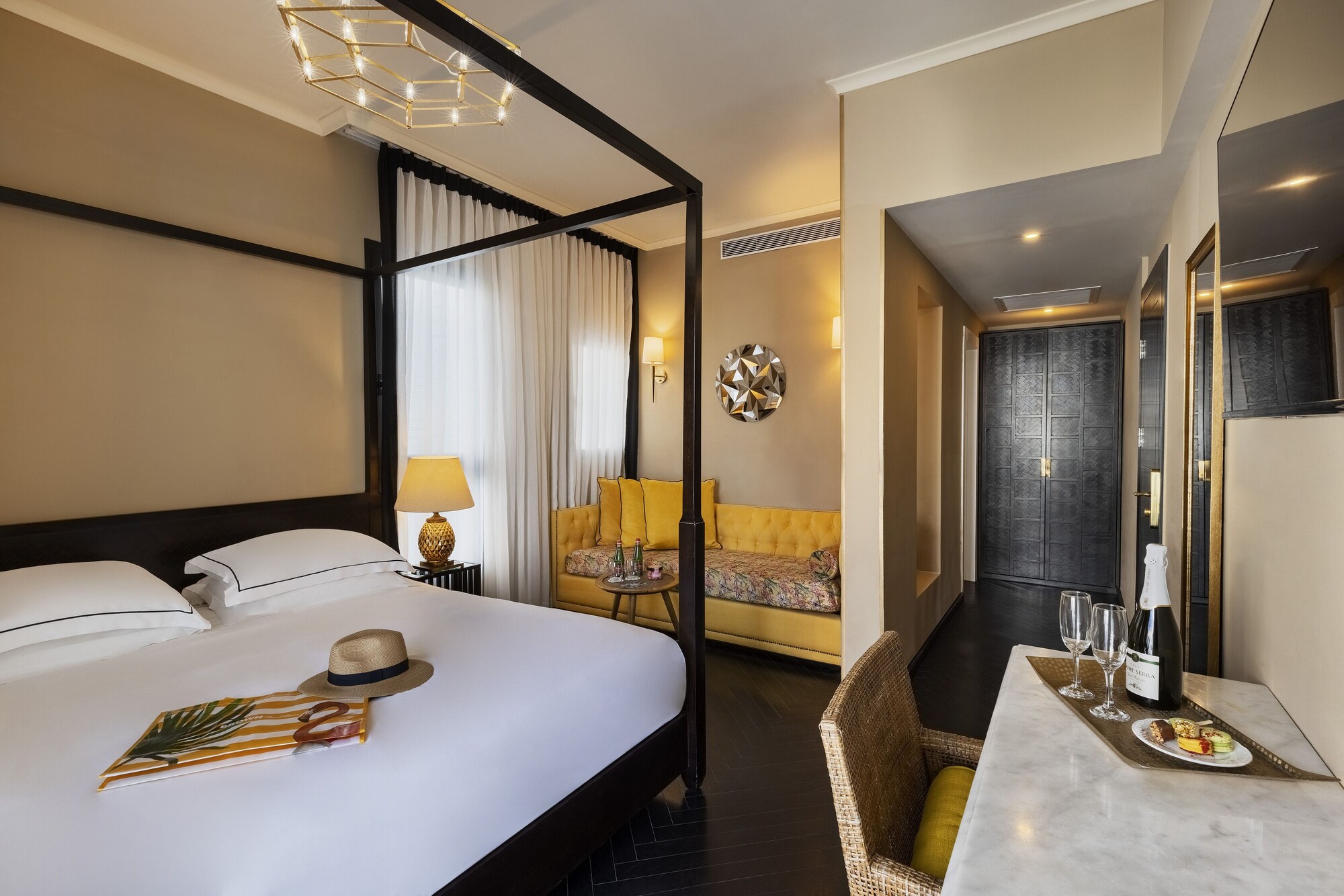 DELUXE, KING BED, CITY VIEW, SOFA