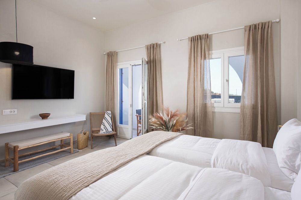 The Noverian Bios Santorini Boutique Hotel 34/78