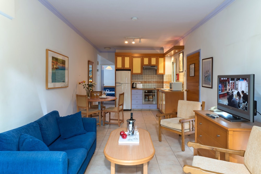 Paphos Gardens Apartments 64/91