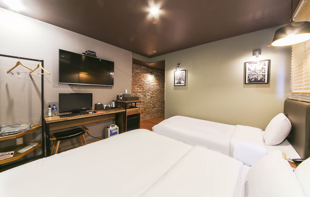 Hotel Gray 15/35