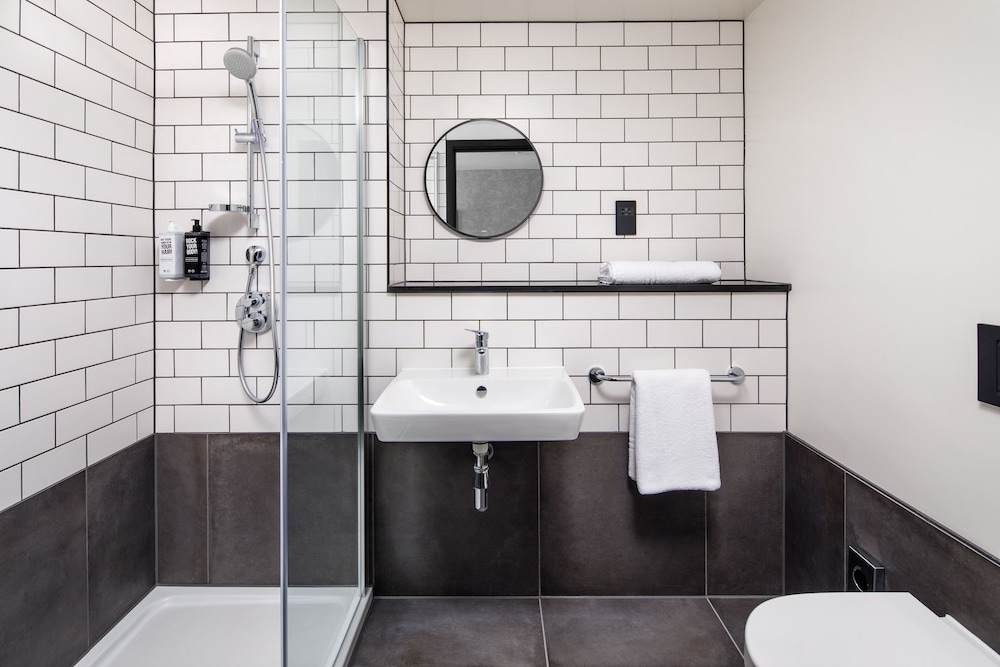 IBIS LONDON SUTTON POINT 69/71