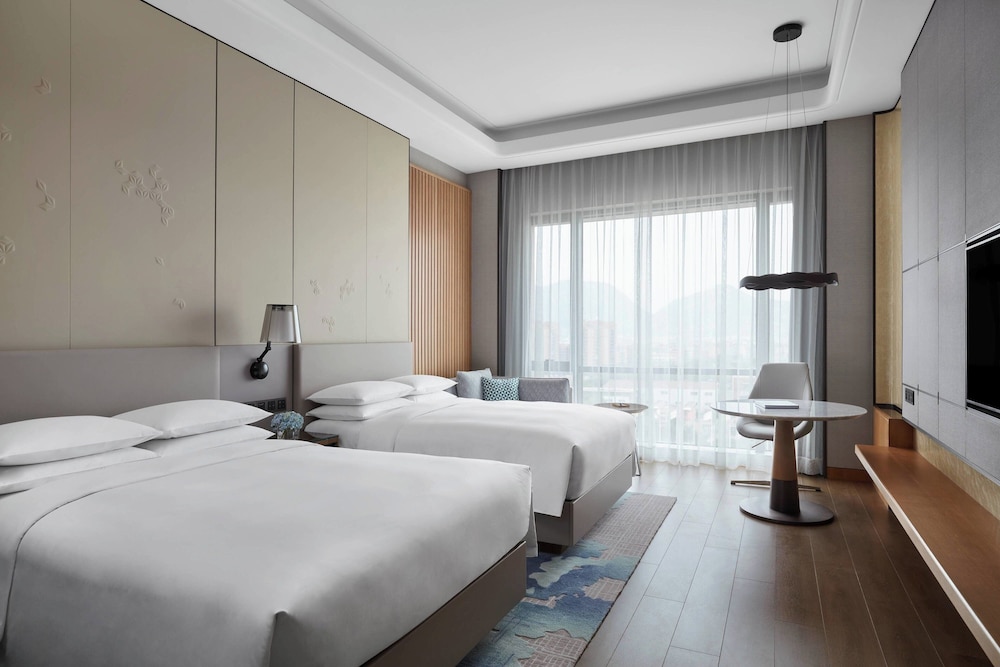 Club, 2 Double Beds
