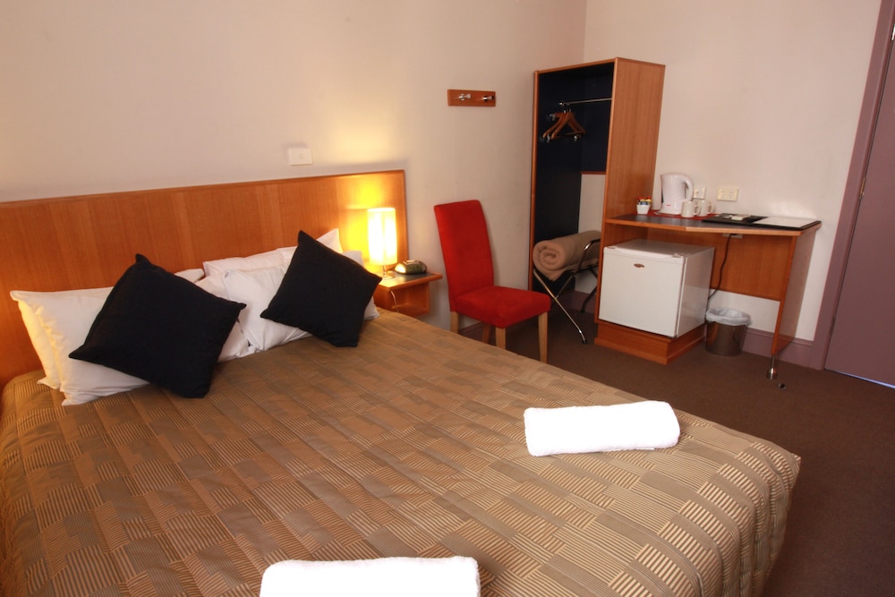 Central Hotel 48/55