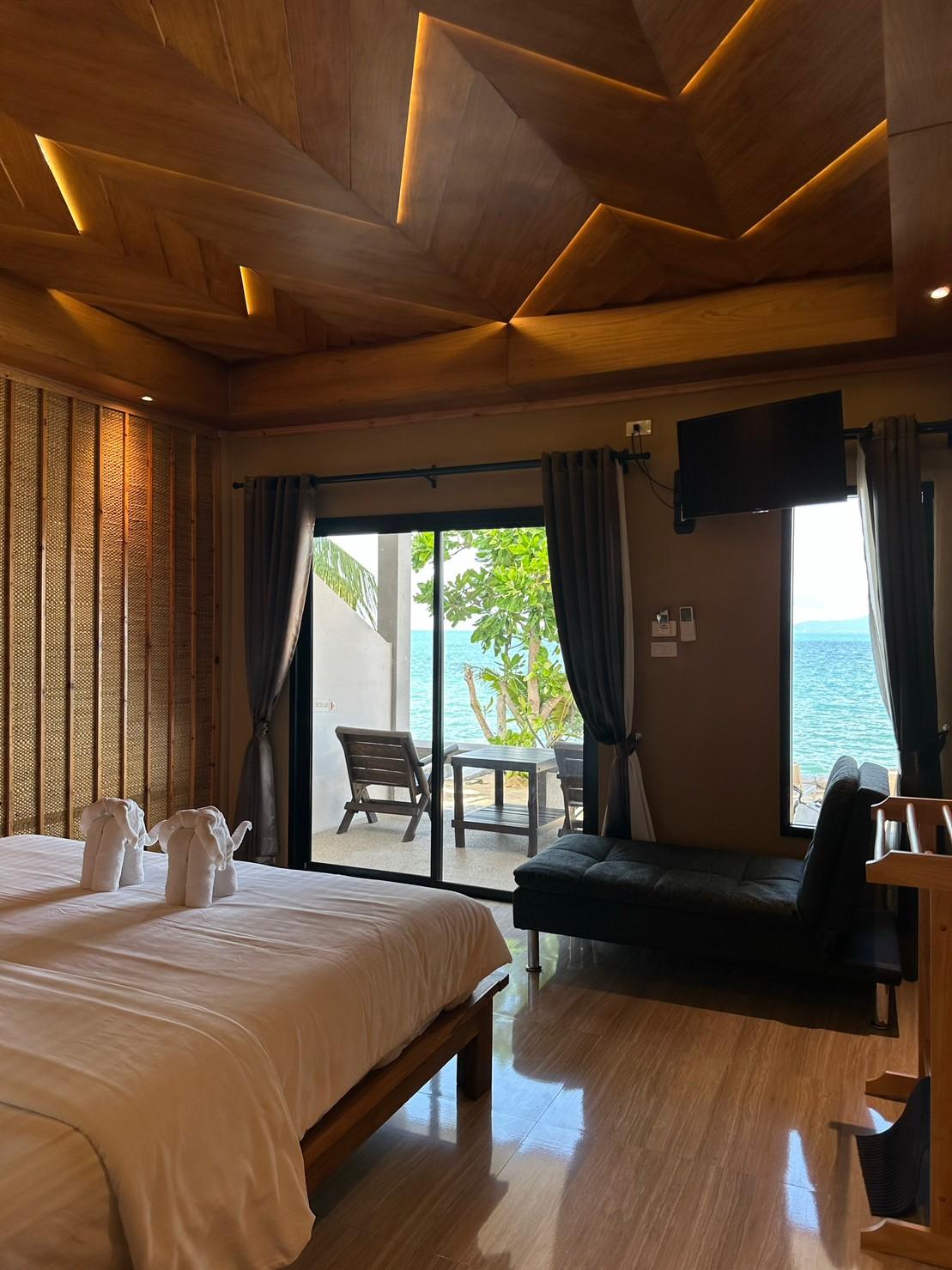 VILLA, BEACH FRONT