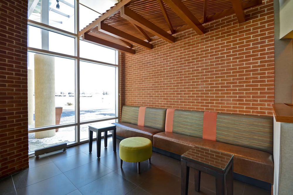 Hyatt Place Chicago/Naperville/Warrenville 41/68