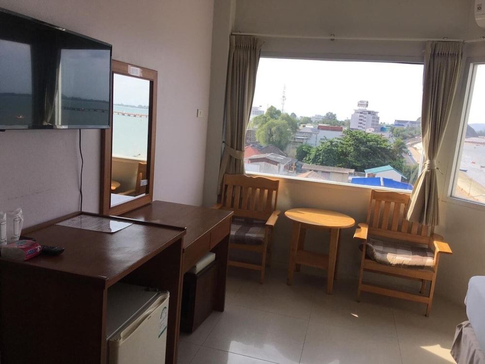 Prachuap Beach Hotel 28/40