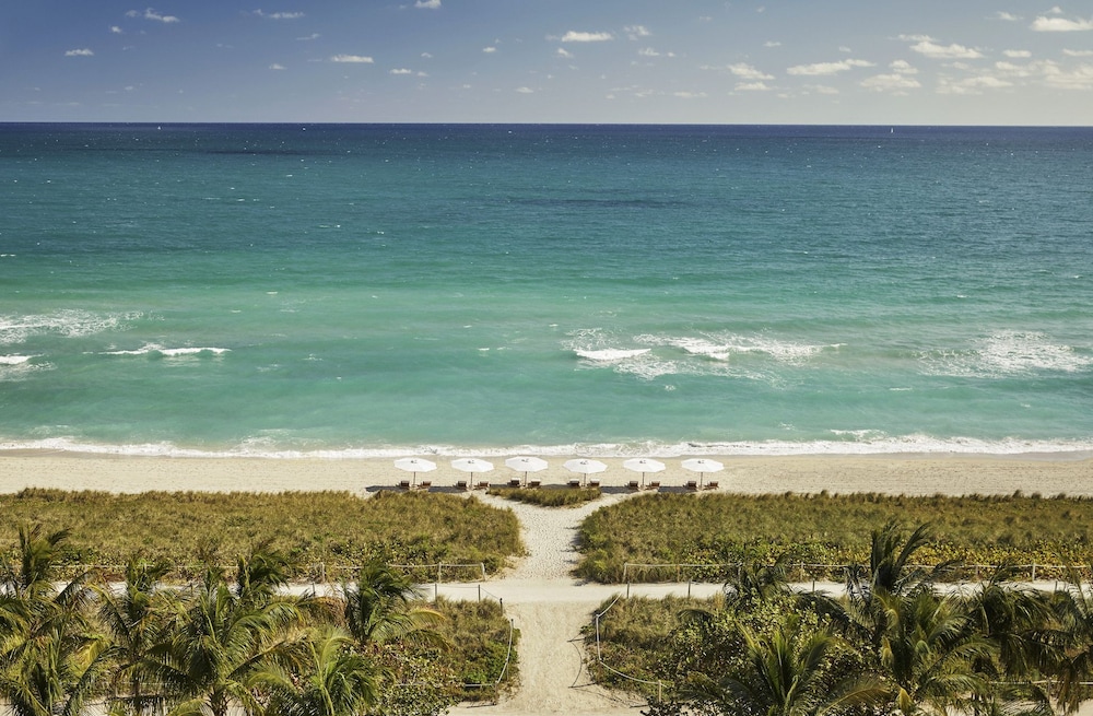 Four Seasons Hotel At The Surf Club 30/56