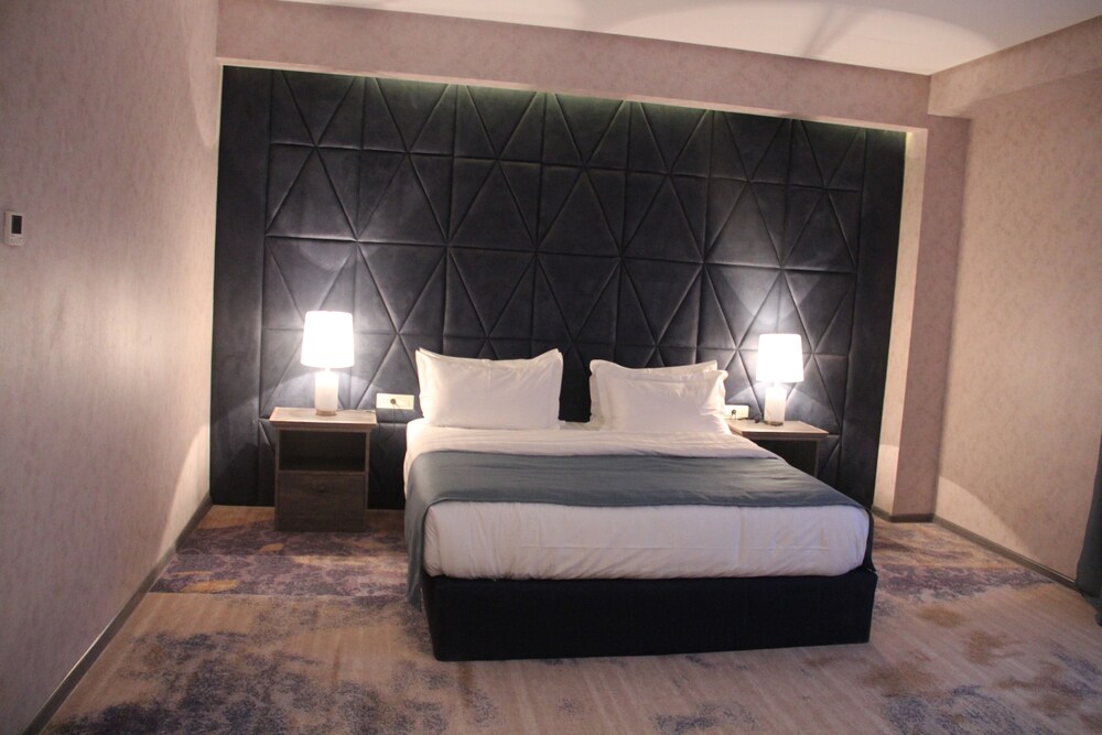 Aurora Resort by One Hotels 7/50