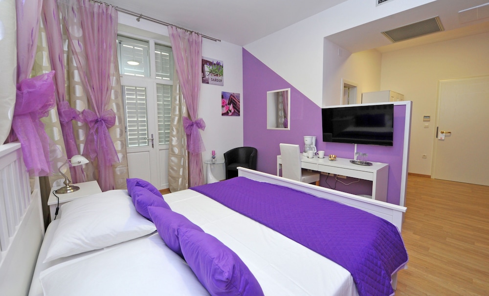 Nirvana Luxury Rooms 47/82