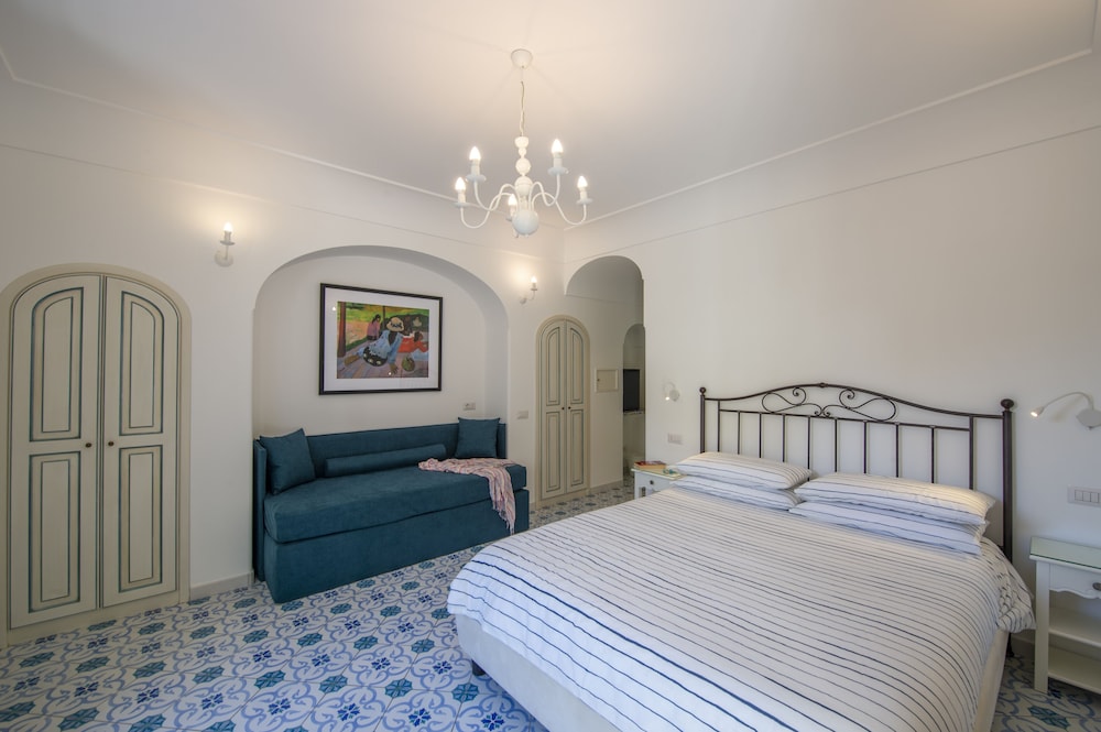 SUPERIOR, QUEEN BED, WITH EXTRA BED, GARDEN VIEW