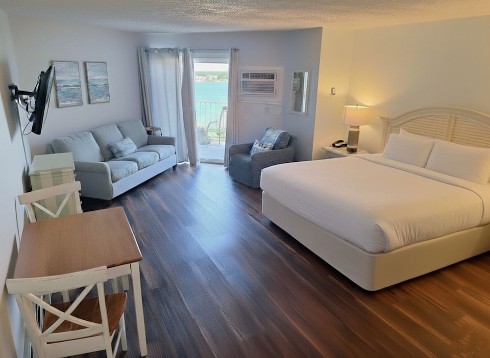1 BEDROOM, DELUXE, STUDIO, BAY VIEW, KITCHENETTE