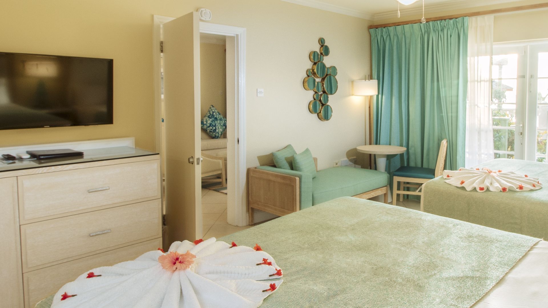 Deluxe, Beach Front