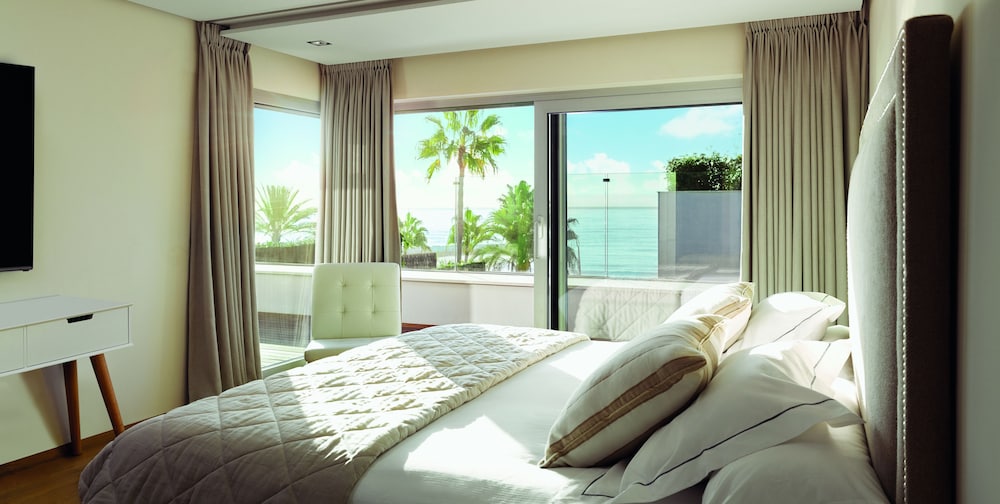 5 BEDROOMS, VILLA, 2 KING BEDS, 3 BEDS, PARTIAL SEA VIEW
