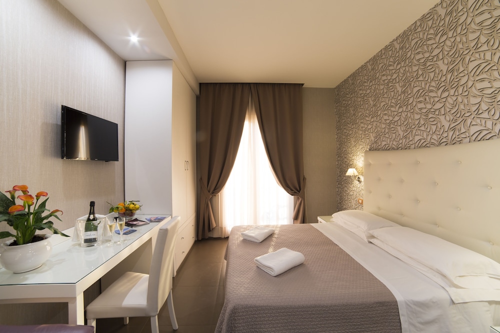 ROMANTIC, DOUBLE BED