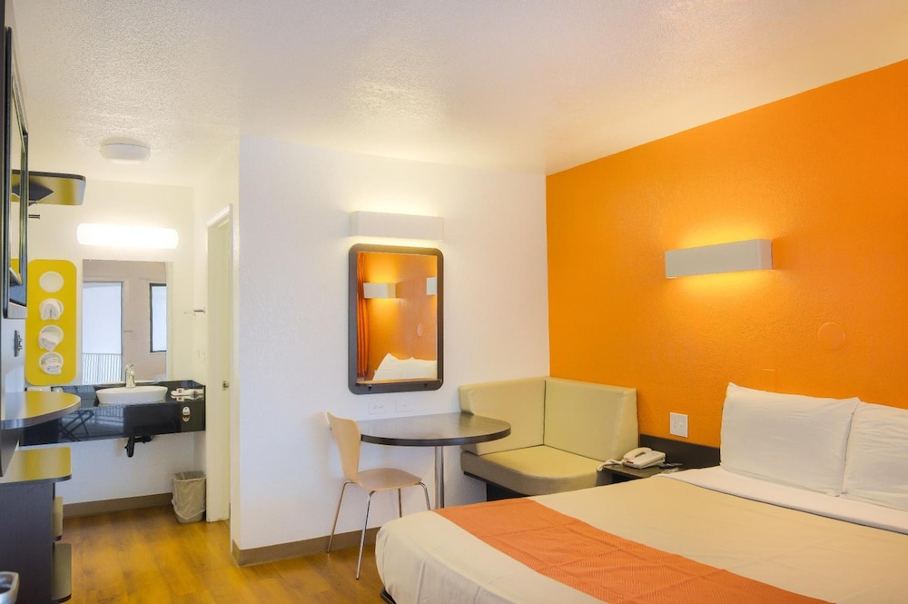 Motel6 Camarillo, CA 37/71