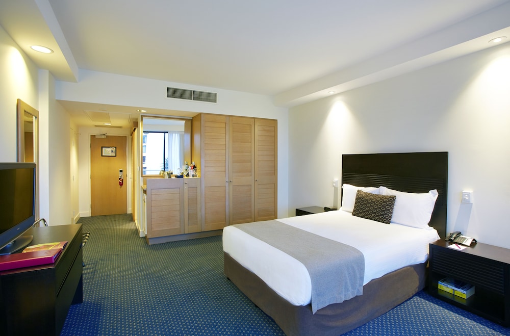 Crowne Plaza Surfers Paradise 17/77