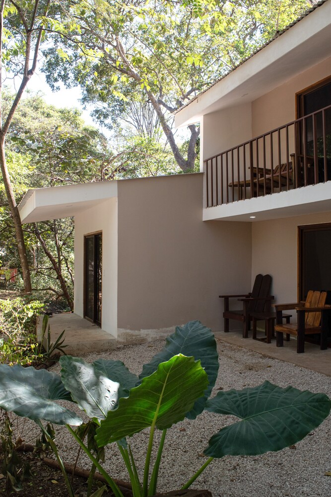 Dreamsea Surf Camp 30/33