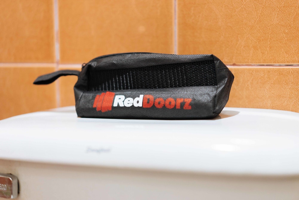 RedDoorz at La Casa Guesthouse 16/27