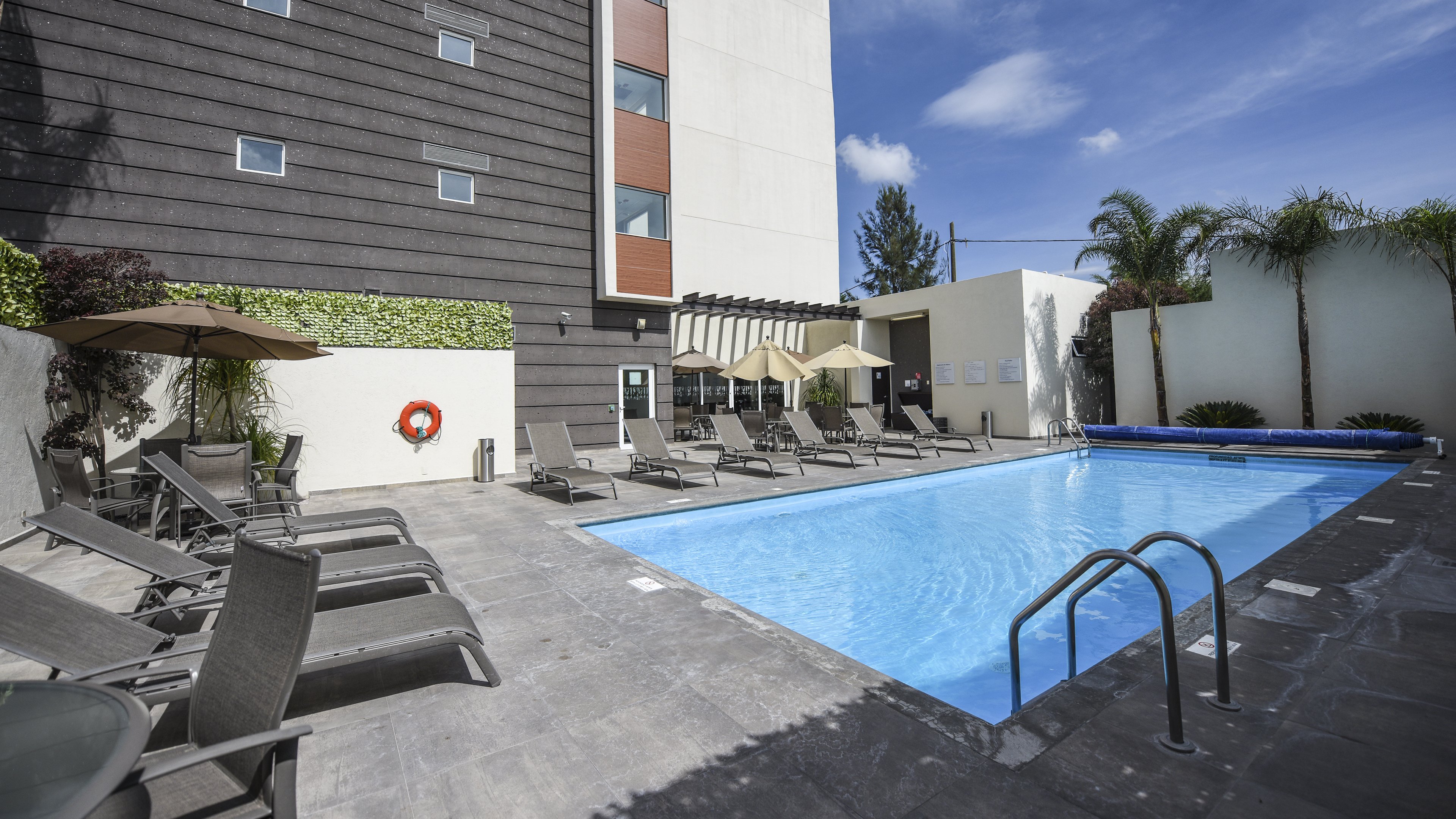 Holiday Inn Express and Suites Celaya 18/50