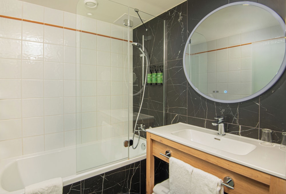 غرفة بريميوم بسرير كوين، Castrum Hotel Szekesfehervar 3/3