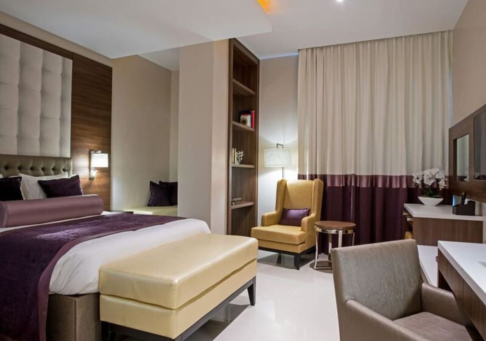 The Envoy Hotel 7/50